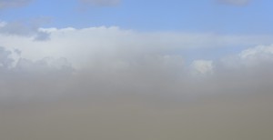 Debrecen, 2015. április 1. Jármûvek a homokviharban az M35-ös autópályán, Debrecen közelében 2015. április 1-jén. Kilenc megyére és a fõvárosra másodfokú, nyolc megyére elsõfokú figyelmeztetést adott ki a viharos szél miatt az Országos Meteorológiai Szolgálat. MTI Fotó: Czeglédi Zsolt